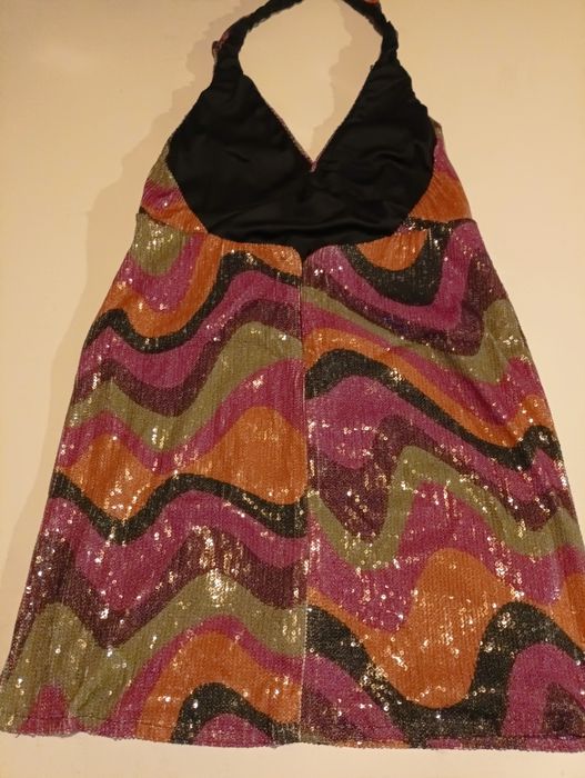 Vestido com brilho em preto lilás e verde militar, de marca Pull&Bear, tamanho M