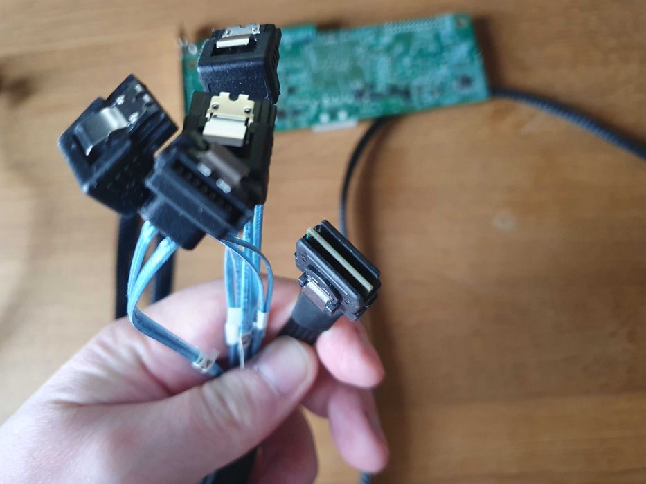 RAID SAS expander Intel RES2SV240 + okablowanie