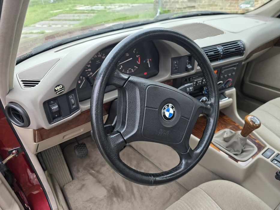 BMW E34  Posiada pełną dokumentację od wyjazdu z fabryki do dzisiaj