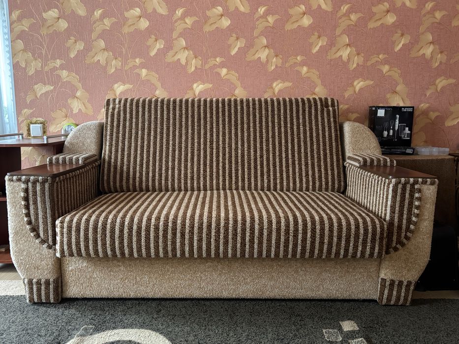 Продам диван і два крісла