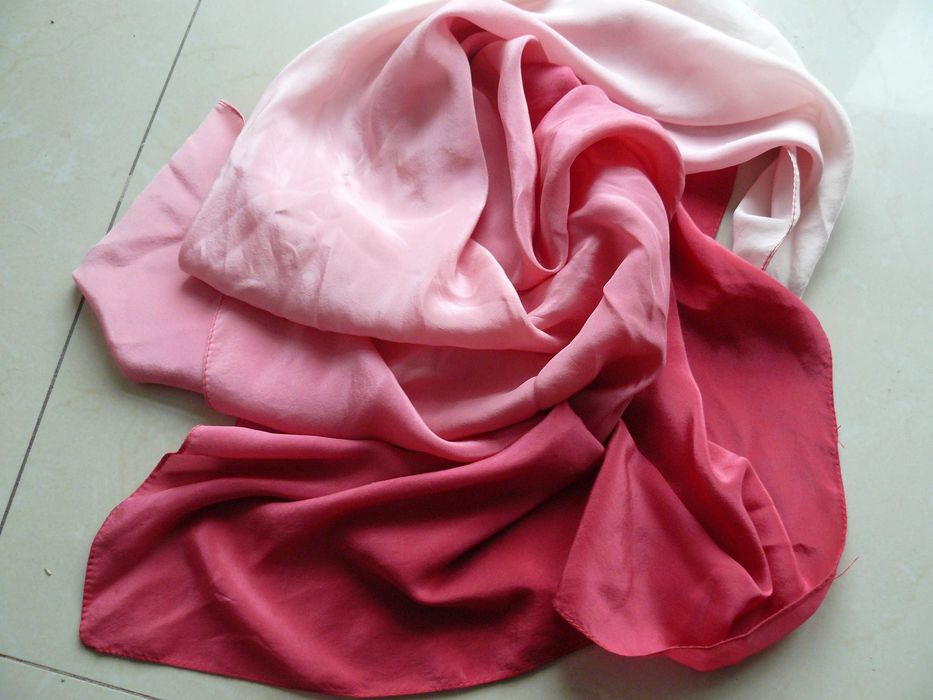 Chusta Milanówek ombre koralowo -łososiowa 100% jedwab silk 86 cm