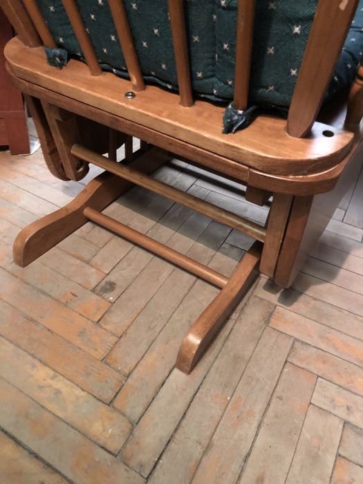 Кресло качалка с маятниковым механизмом