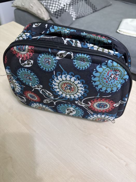 Kosmetyczka podróżna nowa