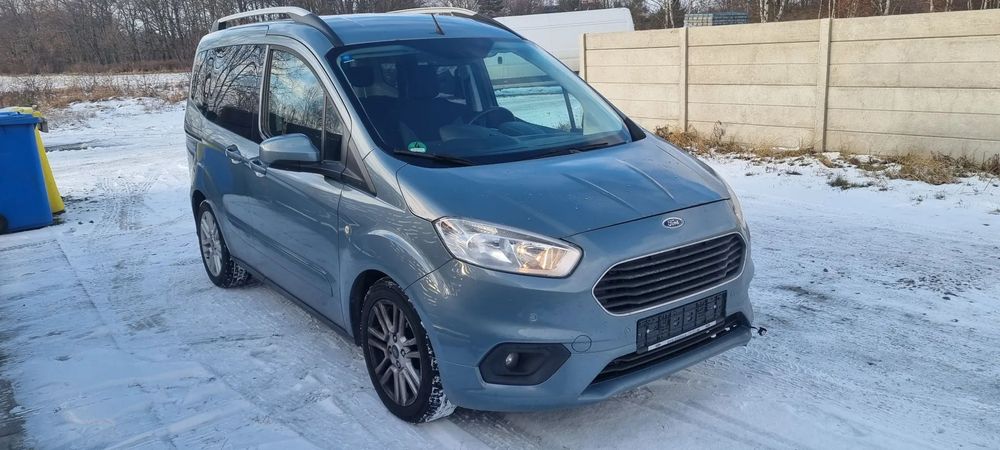 Ford Tourneo Courier Klimatronic navi kamera serwis titanium