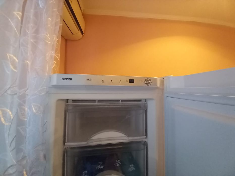 Продам морозильну камеру Атлант