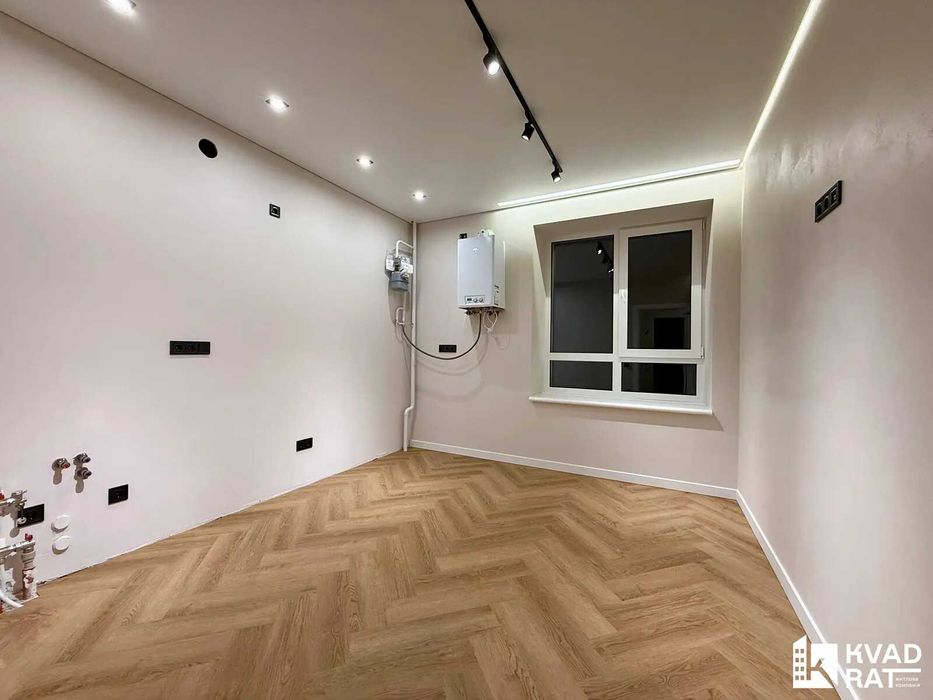 Ремонт, площа, локація! 1-кімнатна біля Міського озера