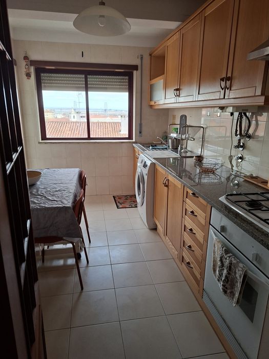 Aluga-se apartamento T2 nas Abadias