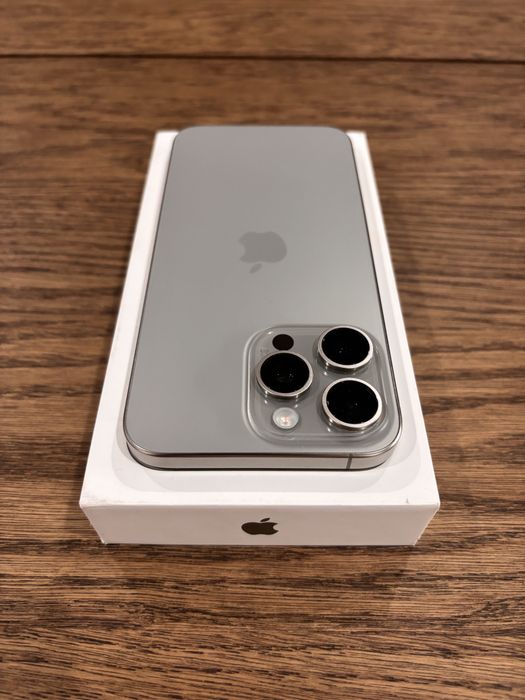 iPhone 15 Pro Max (com garantia)