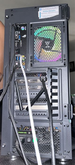 PC com Monitor/ Teclado / Rato