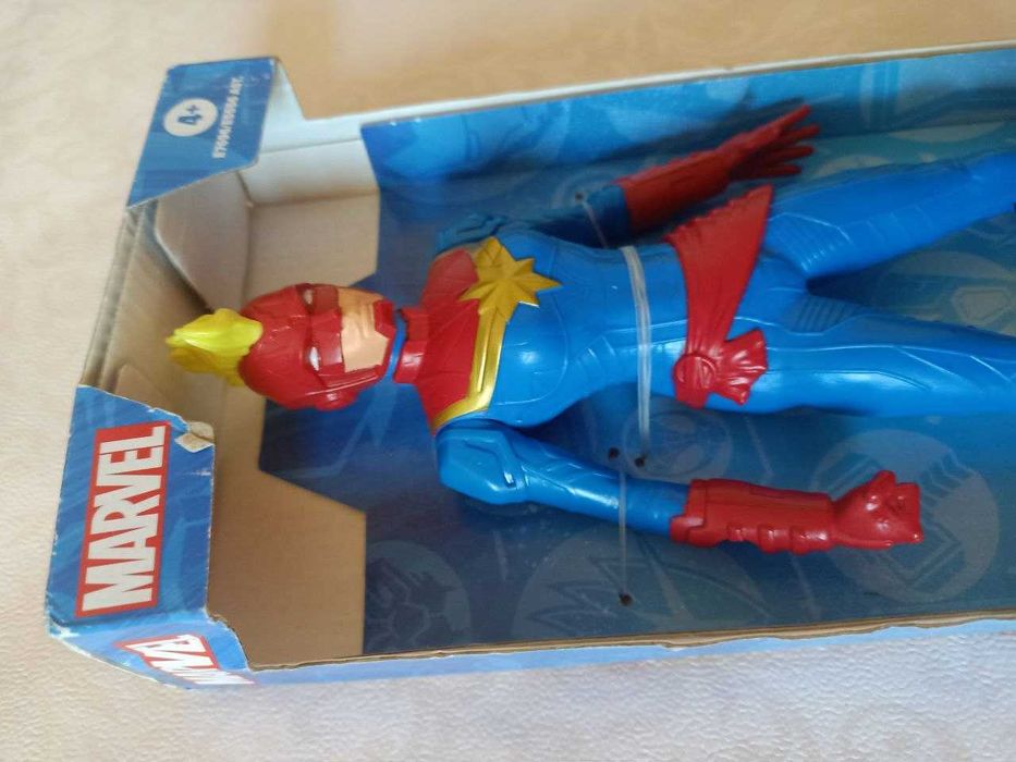 Ігрова фігурка капітан марвел. іграшка для хлопчиків