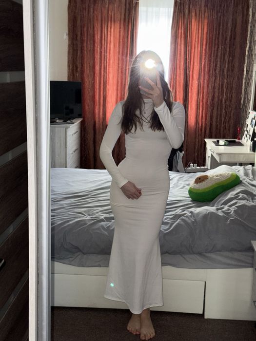 Біла сукня в підлогу