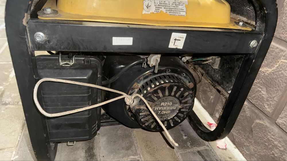 Генератор на бензині