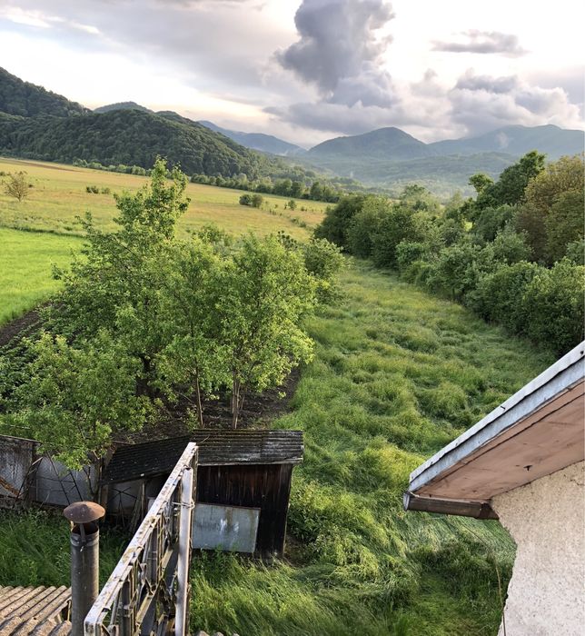 Продається Будинок,є рибник,поруч гори,красива природа