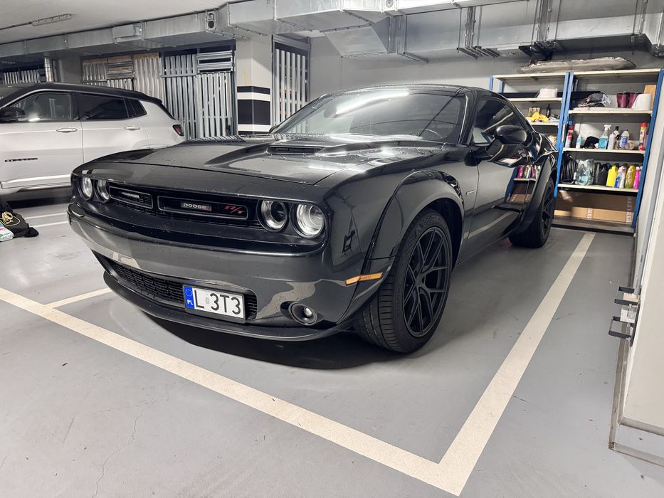 Dodge challenger 5.7 2017r