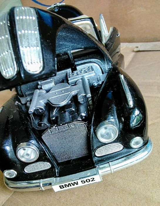 Колекційна моделька авто . BMW 502 (1955)  1/18