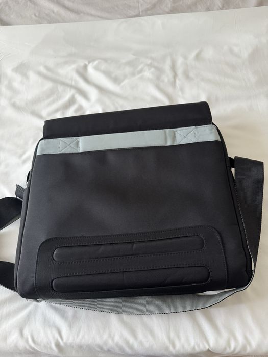 Pasta para computador, preta, com divisórias