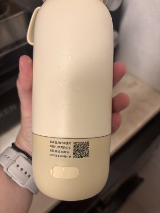 Garrafa eletrica de aquecer Leite/agua em 4 minutos.