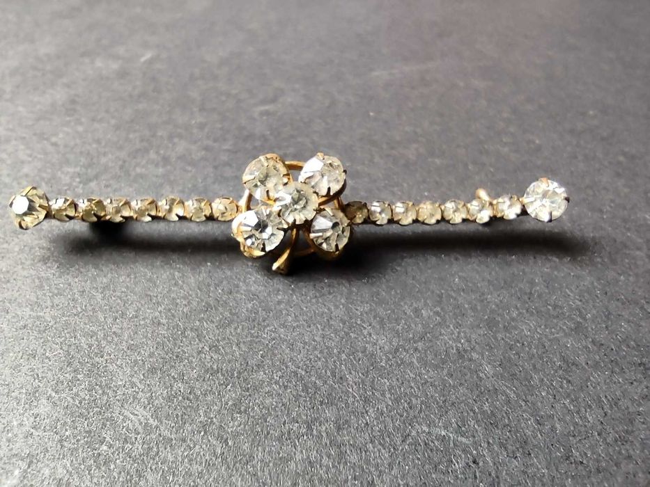 Spinka - broszka z motywem koniczyny - vintage wykonana z metalu