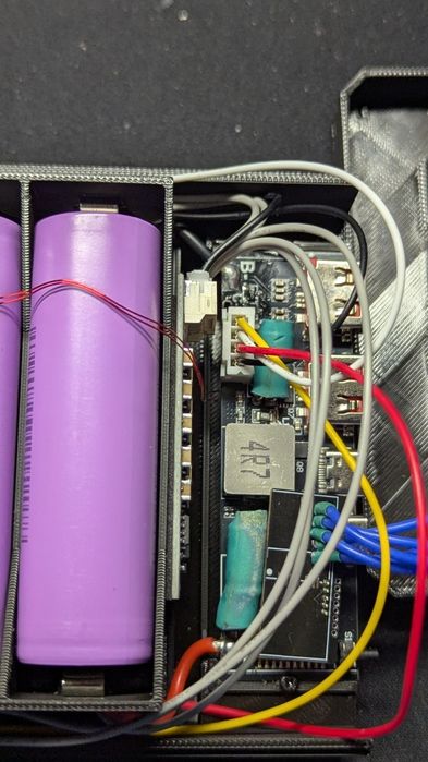 Повербанк на 50000 mAh (180w) його максимальна швидкість 100w