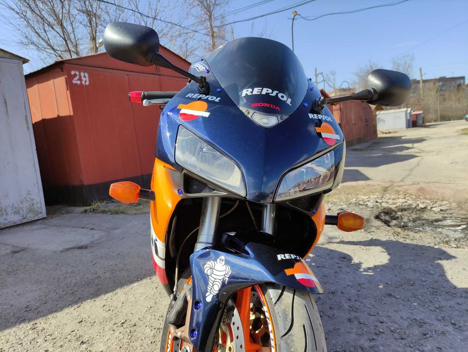 Honda CBR 1000RR  2005