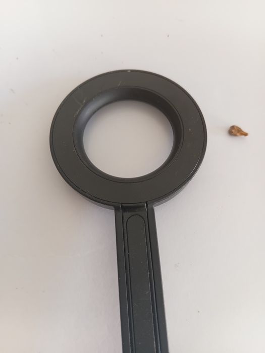 Polo de Selfies com tripé e suporte magnético  para telemóveis  com controlo Bluooth ( novo)