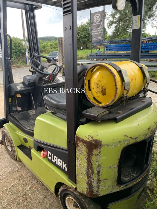 Empilhador a gás Clark CGP16 com revisão feita