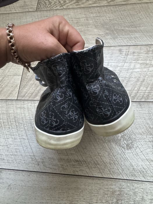 Guess ( 39 р ) 25.5 см