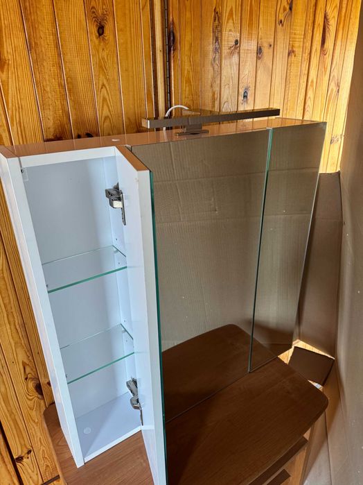 Дзеркальна шафа з LED підствіткою 70 см