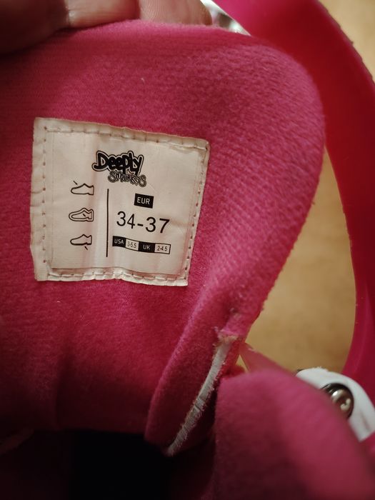Patins em linha rosa e branco da deeply com protetores