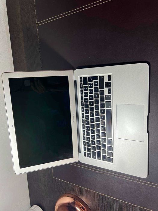 Laptop Apple MacBook Air 13.3" 256GB srebrny w super stanie