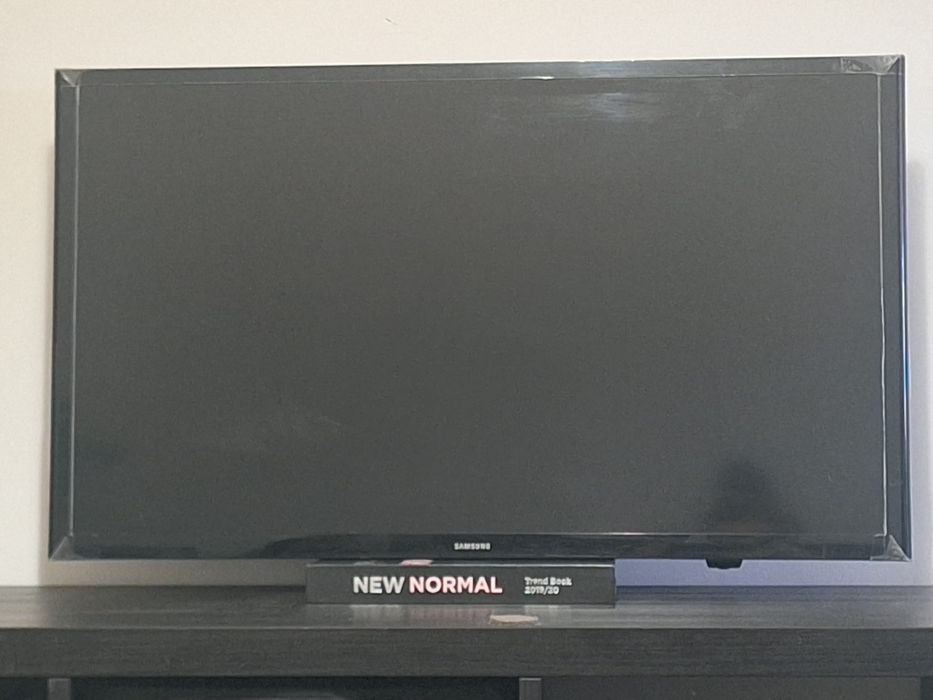 Telewizor Samsung 32' z uchwytem ściennym - 1-18 szt.