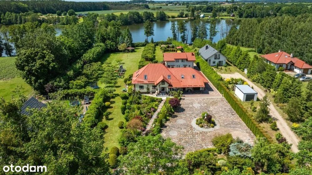 2 Domy na działce z linia brzegową