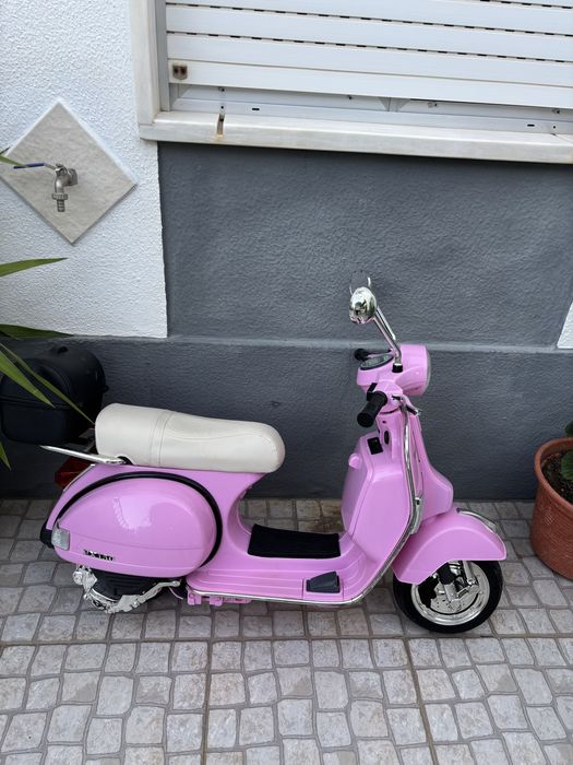 Mota Elétrica Infantil Vespa Clássica Piaggio PX-150 (Rosa)