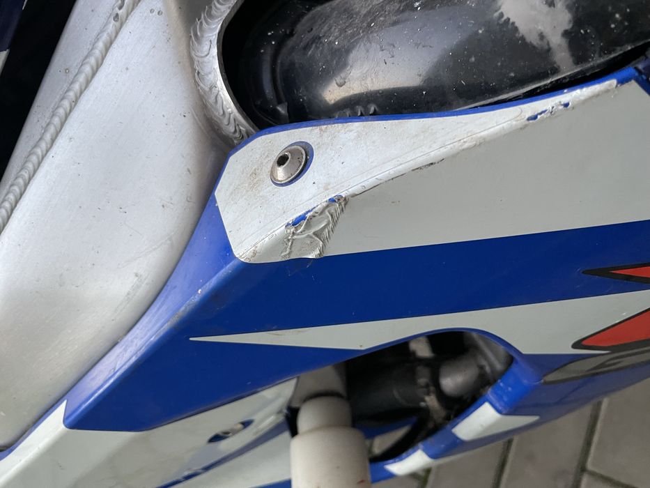 Owiewka prawa Suzuki gsxr k1 600 k2 boczna