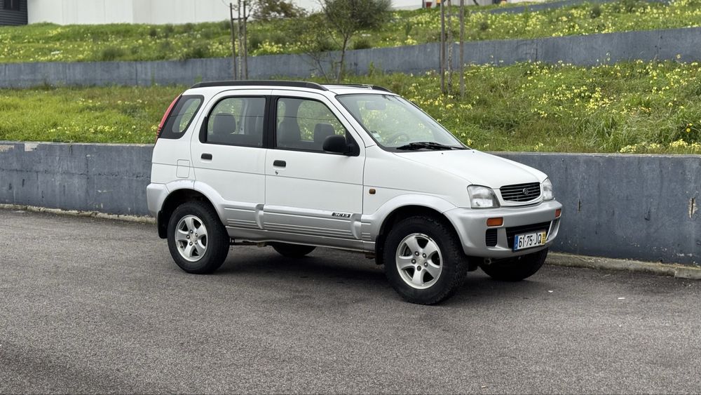 Daihatsu terios 1.3 4WD com avaria