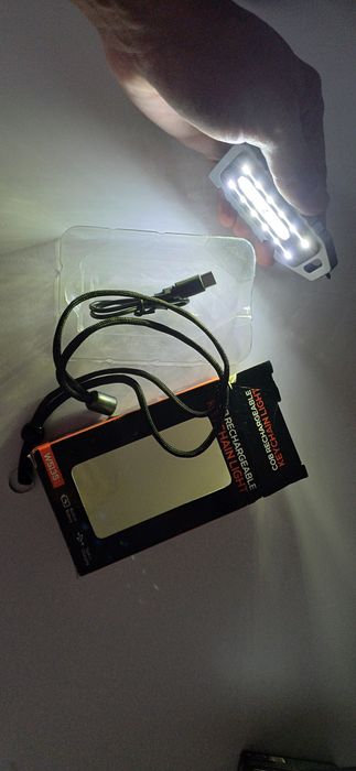 Lanterna tactica em metal