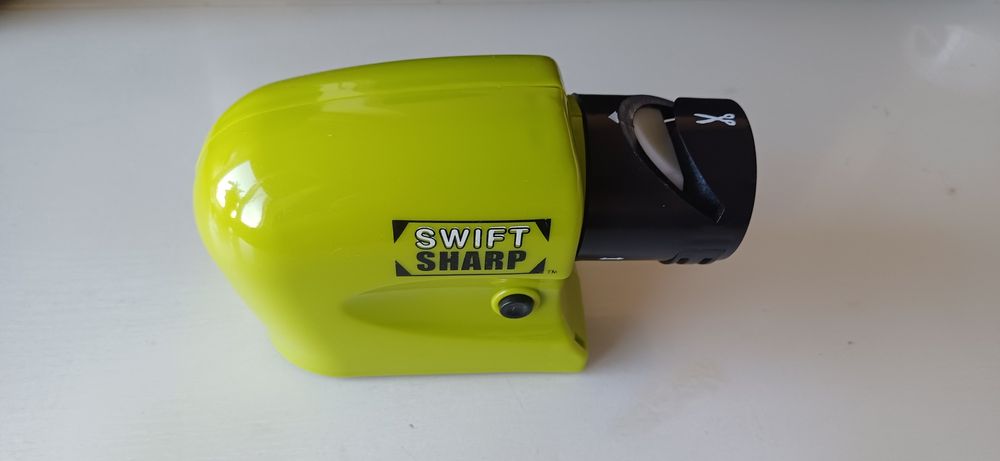 Точилка на батарейках для ножей ножниц Swifty Sharp
