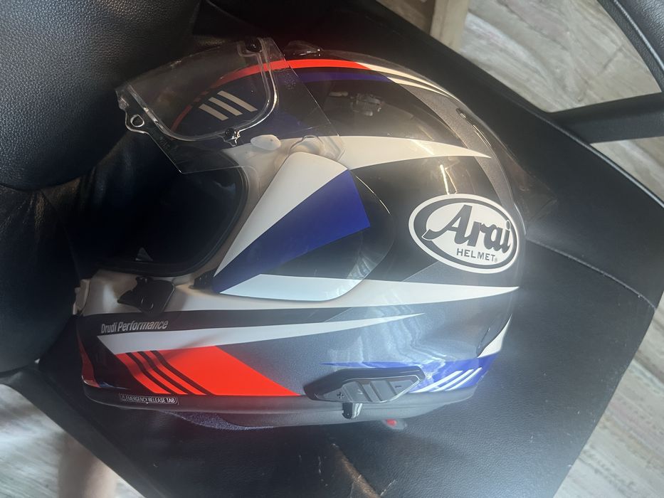Vendo capacete Arai semi-novo com auricular intregado Sena