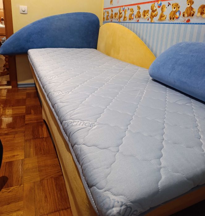 Продам диван - гарне спальне ліжко