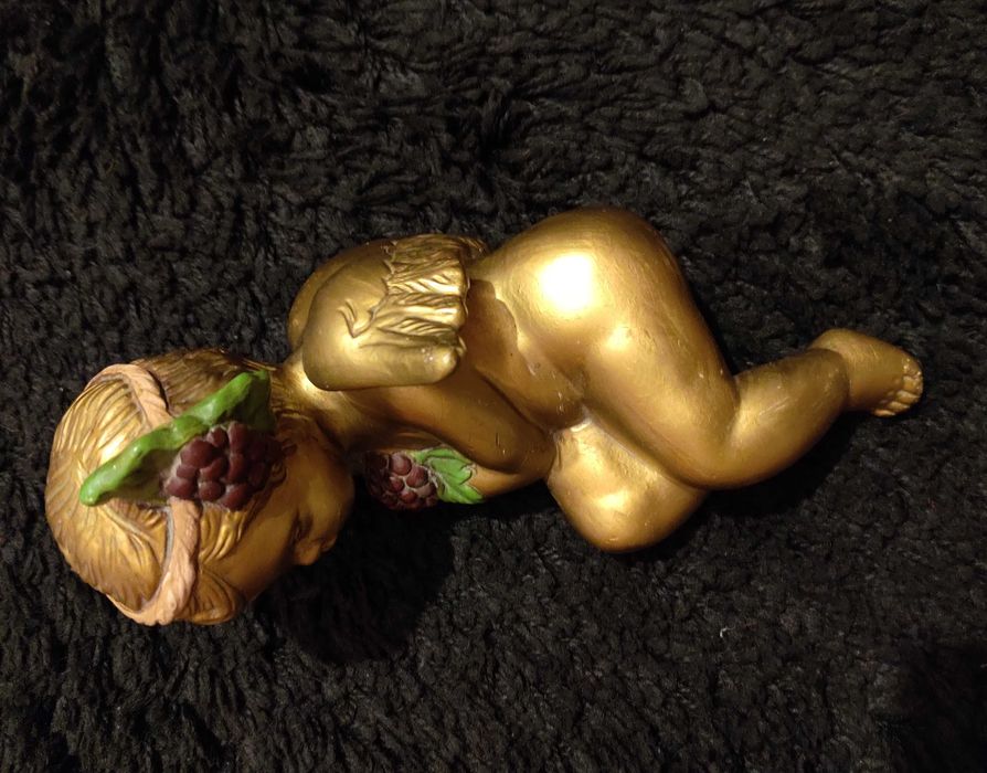 Anjo dourado em gesso