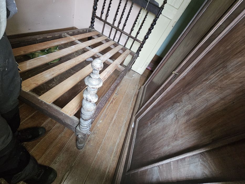 Cama solteiro antiga