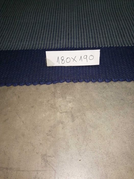 Vendo tapete quadrado em Lã Azul
