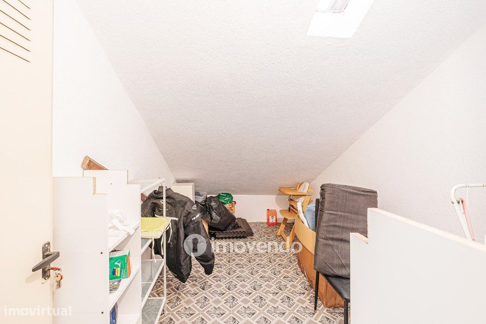 Apartamento T2, com lugar de estacionamento e arrecadação, na Ramada