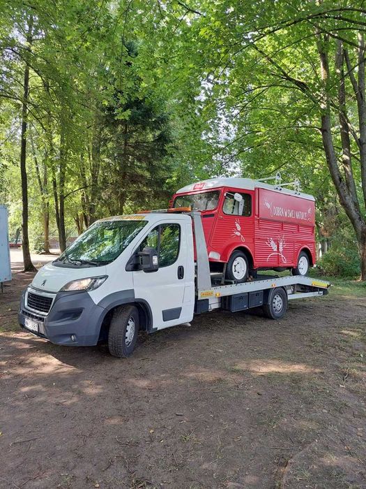 Laweta Warszawa Pomoc drogowa Holowanie 24h autolaweta transport S8