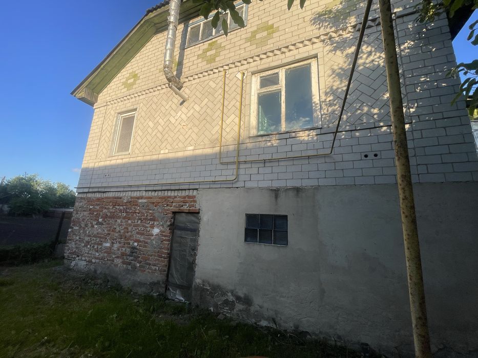 Добротний будинок з усіма умовами !