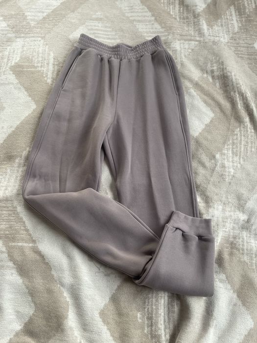 Спортивний костюм жіночий від українського бренду SKIMMS