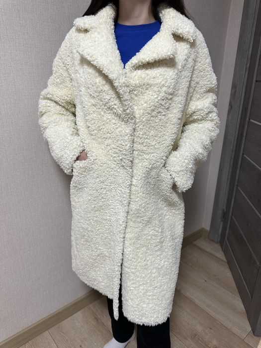 Біле зимове пальто