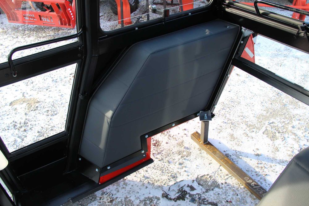 Kabina ursus C 330  C-330 z błotnikami Naglak wersja Elegant żółta