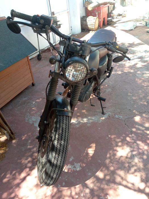 Mutt Mongrel 125 mota carismática