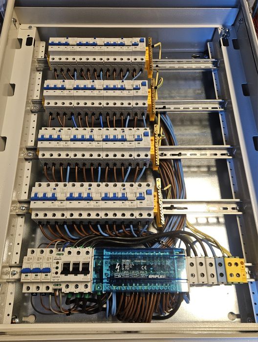 Usługi elektryczne, elektryk